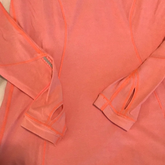 Lululemon Top. Size 4 - Picture 3 of 7